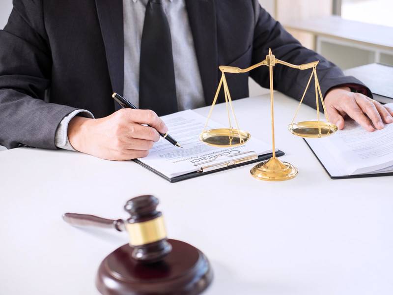 上海离婚纠纷律师：破解离婚后一方不让见孩子的困境之策
